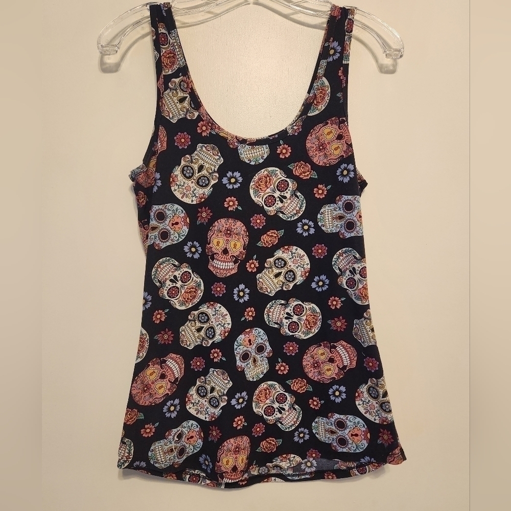 No Boundaries Multi-colored Skulls Shirt Size Large